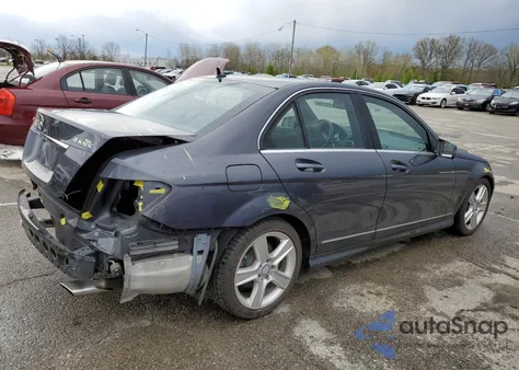 2011 Mercedes-Benz C 300 4Matic z USA, uszkodzony, nr VIN WDDGF8BB3BR134306